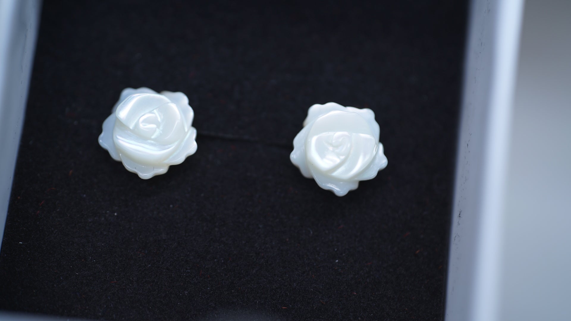 Rosenohrstecker aus Perlmutt