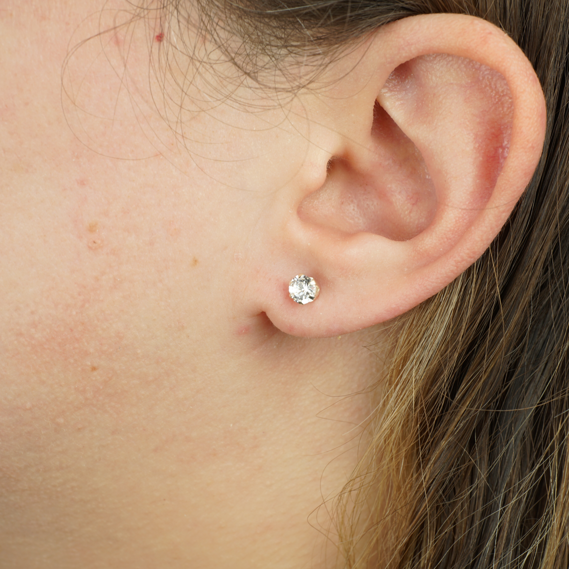 Weiße Saphir Ohrstecker