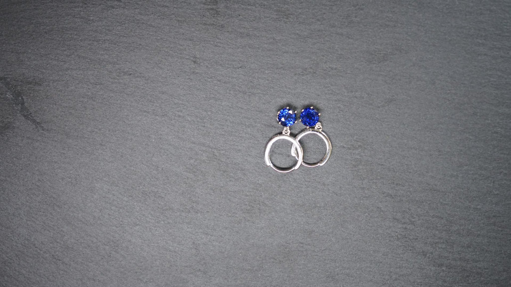 Silber-Kreolen mit tiefblauem Saphir – Klassisch. Klar. Beweglich. (925 Sterling Silber)