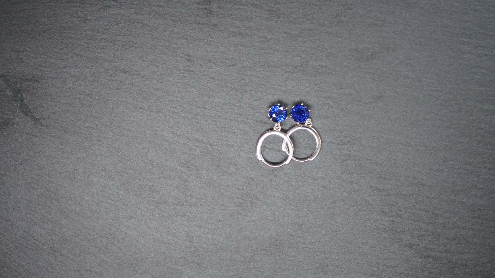 Silber-Kreolen mit tiefblauem Saphir – Klassisch. Klar. Beweglich. (925 Sterling Silber)