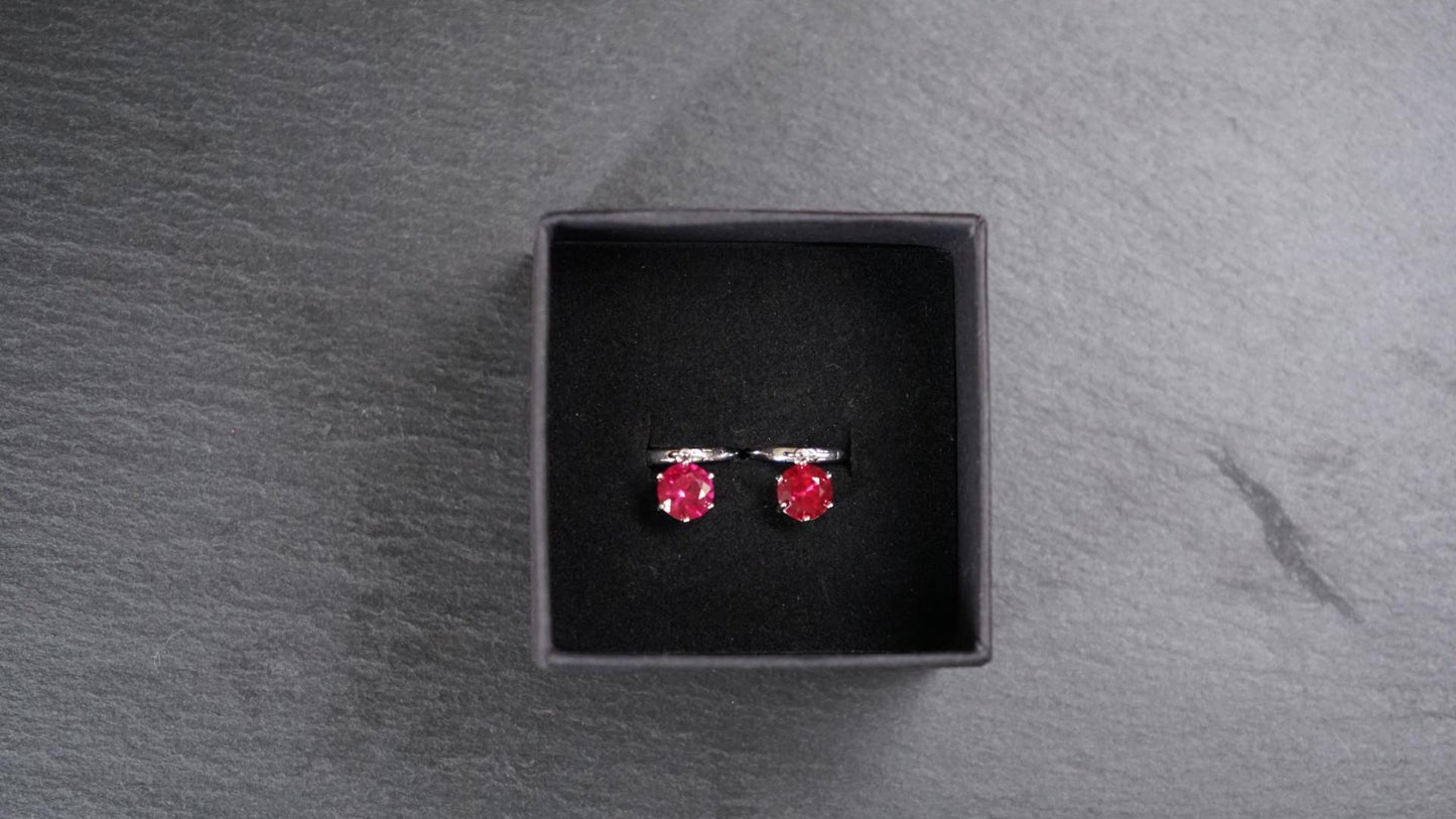 Silber-Kreolen mit Rubin – Leidenschaft. Kraft. Ausdruck. (925 Sterling Silber)